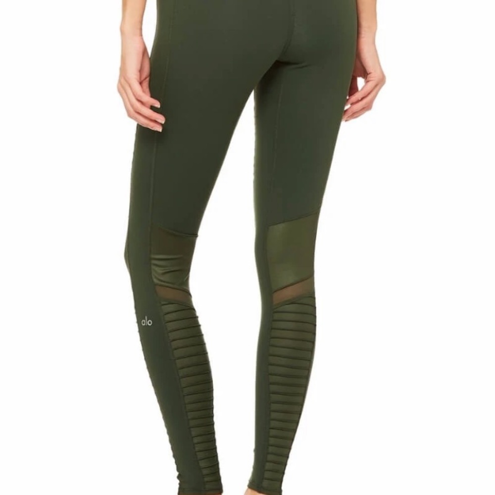Hunter Green Alo Yoga Moto Leggings - Picture 2 of 10